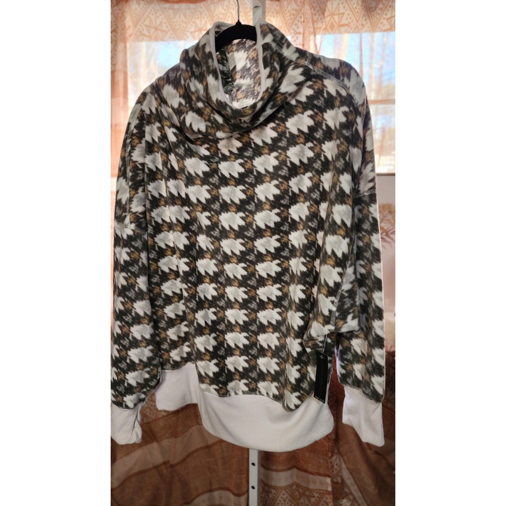 Tahari Sport Women's 3X Plus Houndstooth Cowl Neck Long Sleeve Fleece Top - Picture 2 of 6